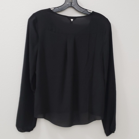 Black Guess Top - Picture 2 of 5